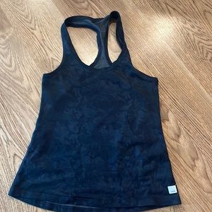 Vuori lux performance tank XS Camo